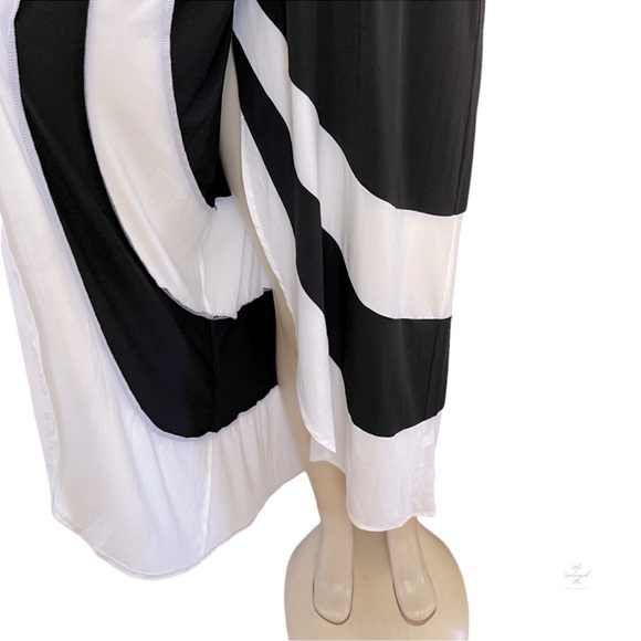 SANDRA DARREN Black White
Striped Layered Round Hem Sleeveless
Maxi Dress 8 - Picture 8 of 10